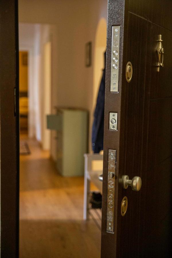 Central Sofia 3-Bedroom Apartment - Urban Art Gallery - Free Parking! Exteriér fotografie
